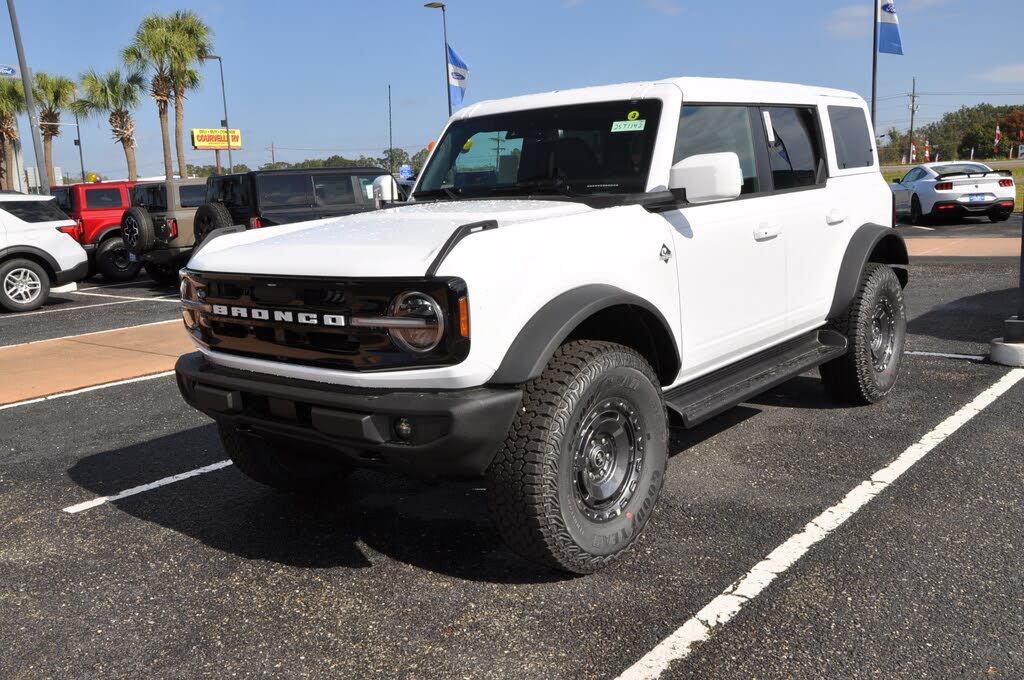 2025 Ford Bronco Outer Banks 4-Door 4WD