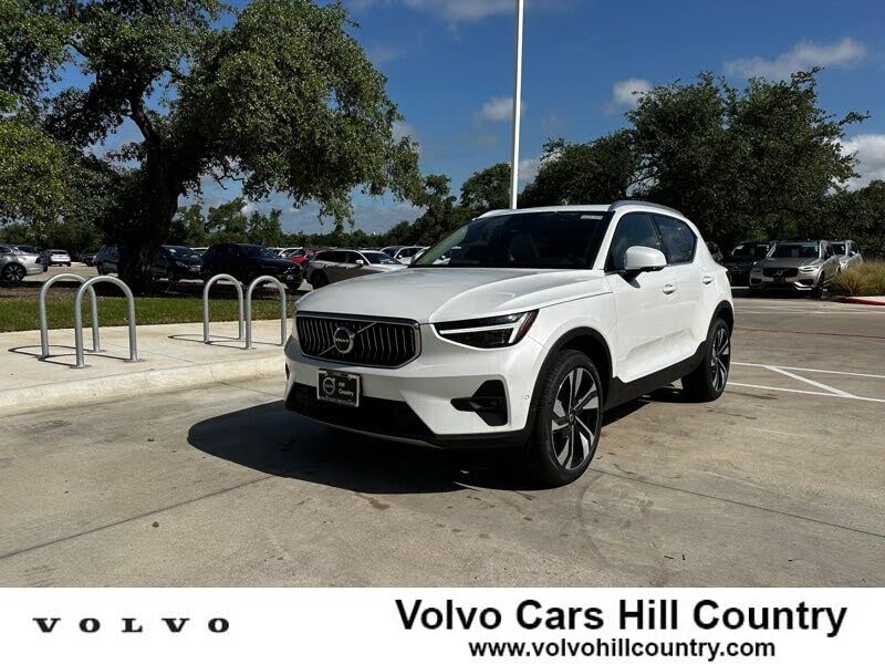 2025 Volvo XC40 B5 Plus Bright Theme AWD