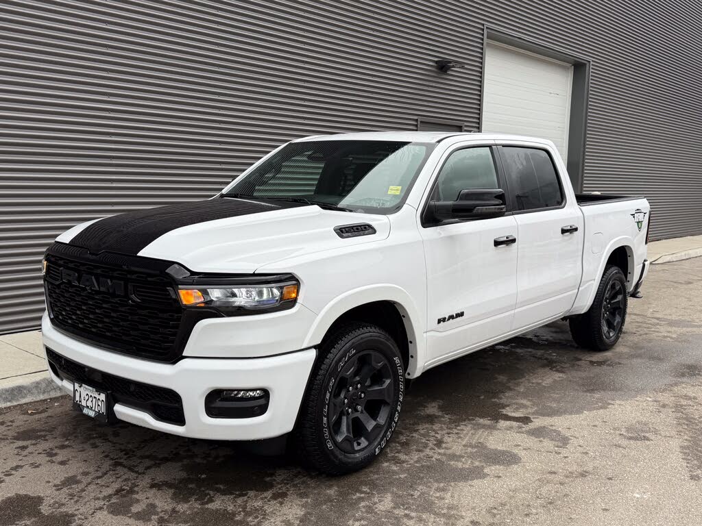 RAM 1500 Big Horn Crew Cab 4WD 2025