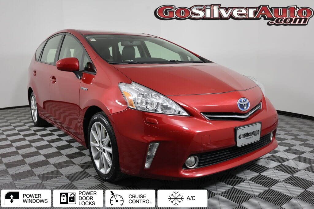 2014 Toyota Prius v Three FWD