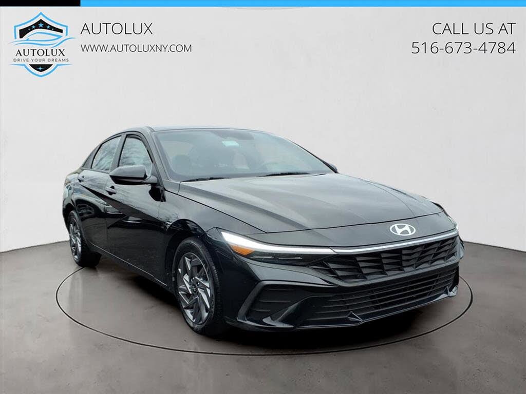 2024 Hyundai Elantra SEL FWD