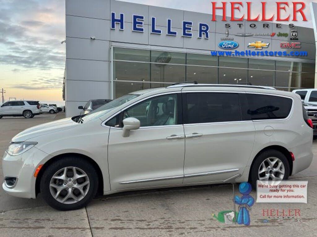 2017 Chrysler Pacifica Touring L Plus FWD