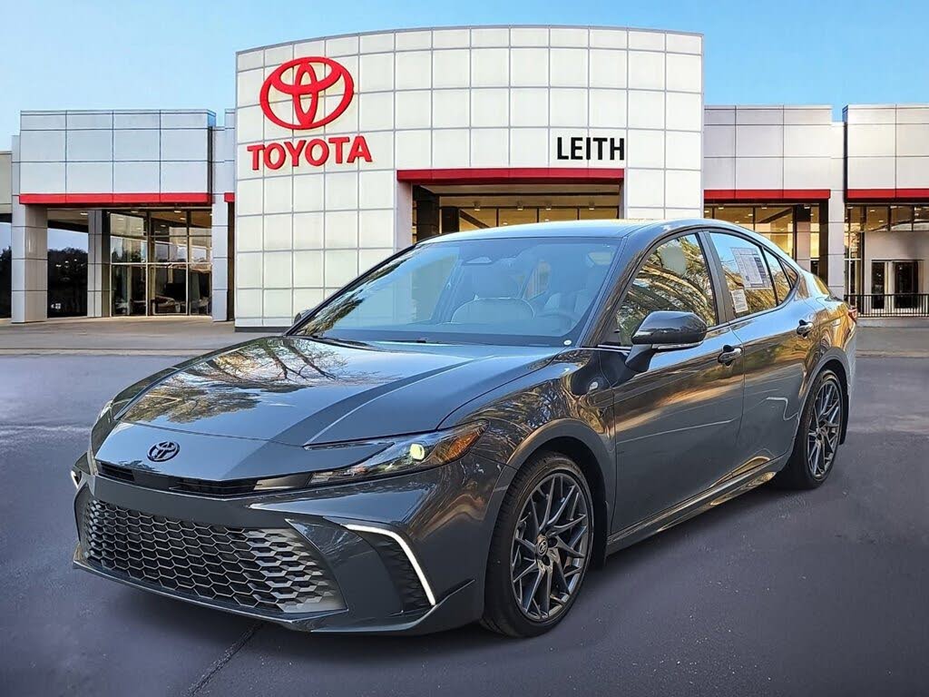 2025 Toyota Camry SE FWD