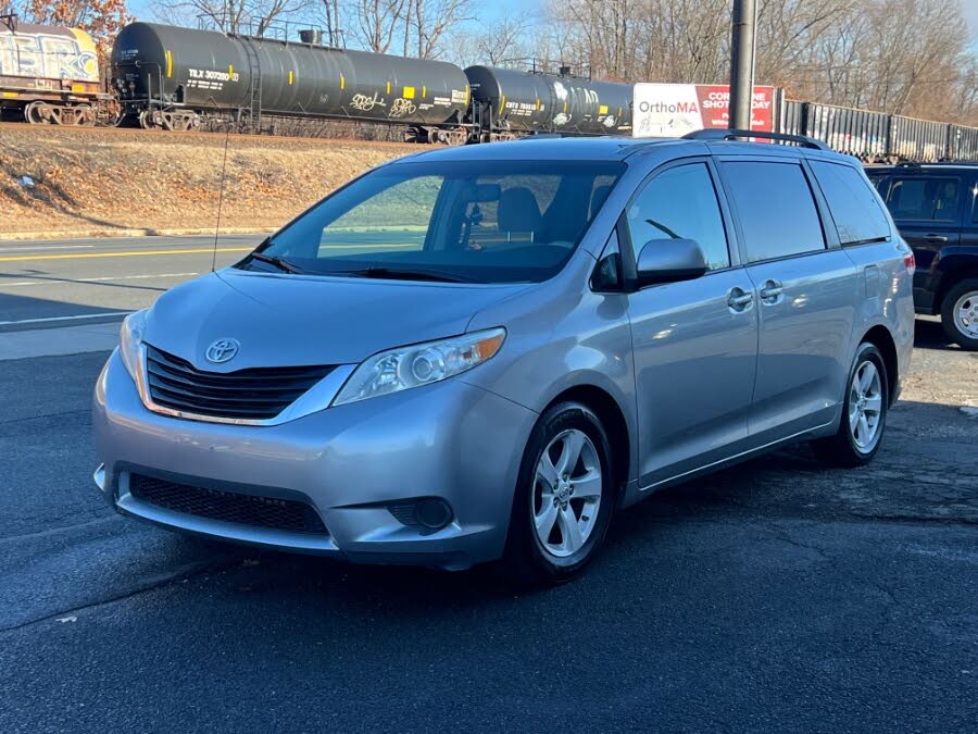 2013 Toyota Sienna LE 8-Passenger
