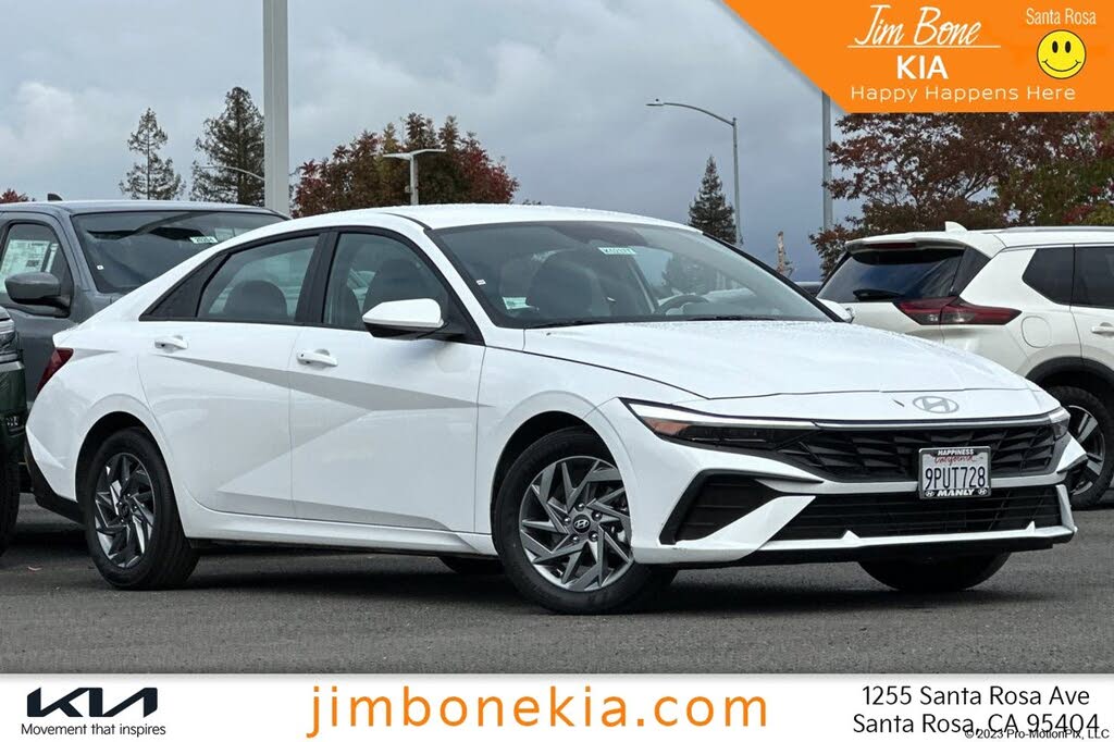 2024 Hyundai Elantra SEL FWD