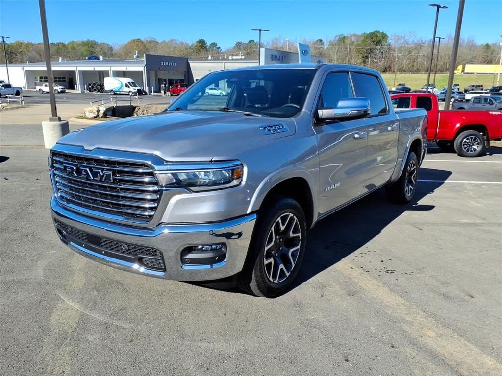 2025 RAM 1500 Laramie Crew Cab 4WD