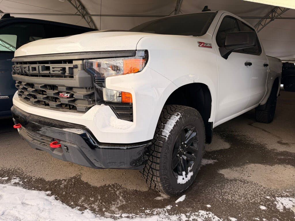 Chevrolet Silverado 1500 Custom Trail Boss Crew Cab 4WD 2026