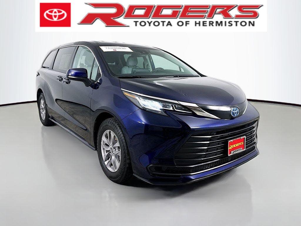 2022 Toyota Sienna LE 8-Passenger AWD