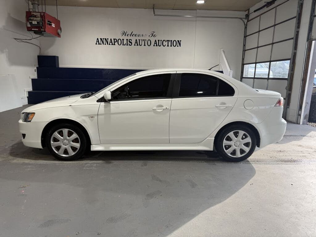 2013 Mitsubishi Lancer ES FWD