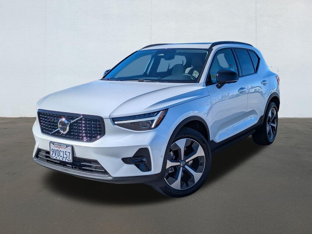 2025 Volvo XC40 B5 Plus Dark Theme AWD