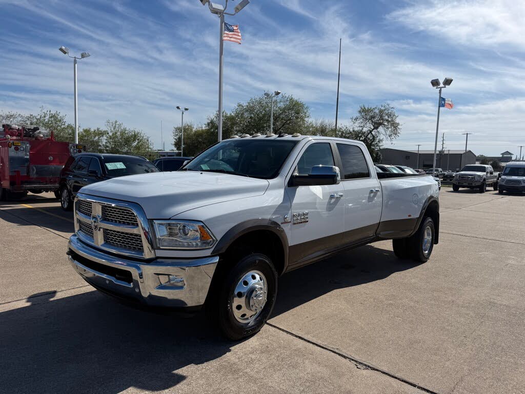 2017 RAM 3500 Laramie Crew Cab LB DRW 4WD