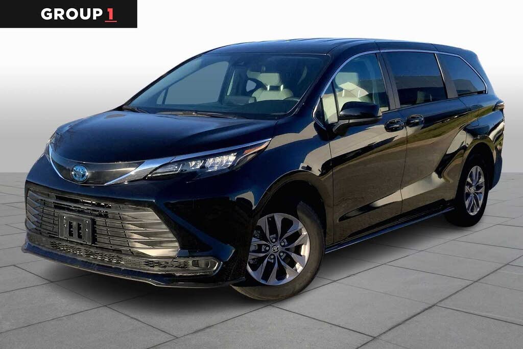 2024 Toyota Sienna LE 8-Passenger FWD