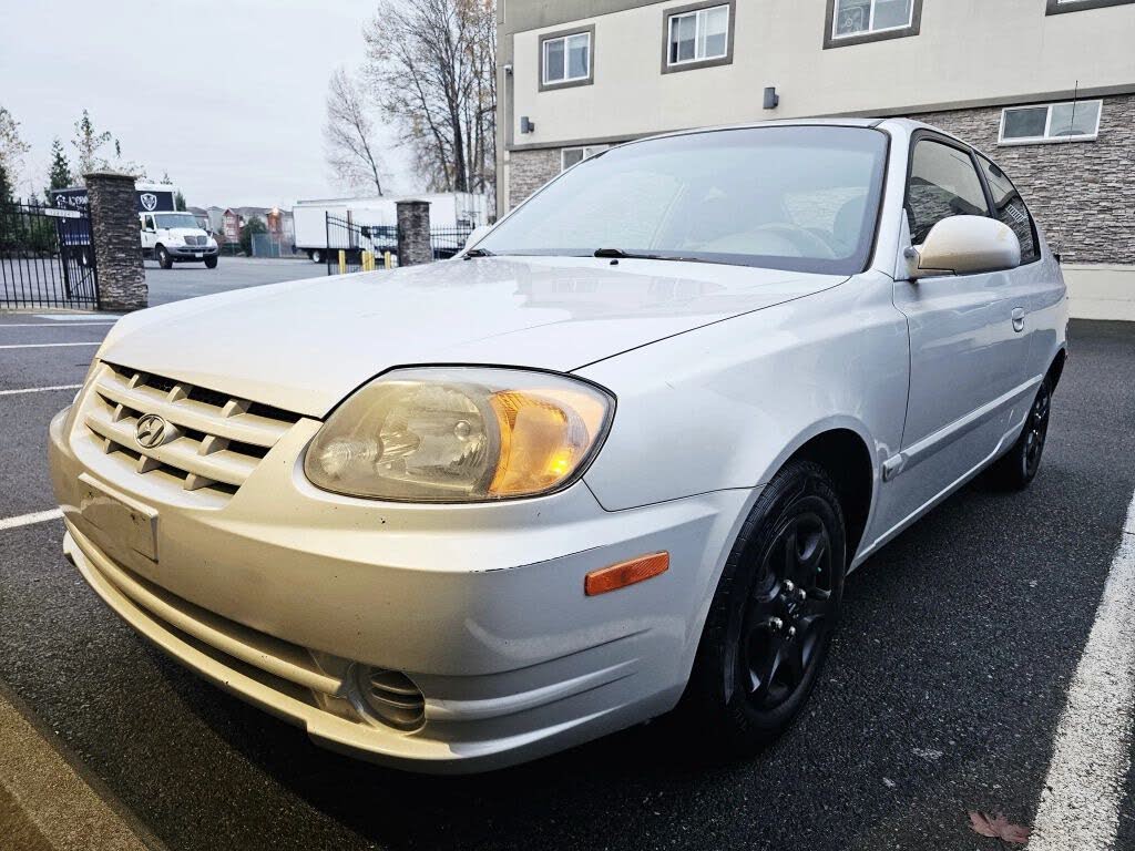 2005 Hyundai Accent GLS 2-Door Hatchback FWD