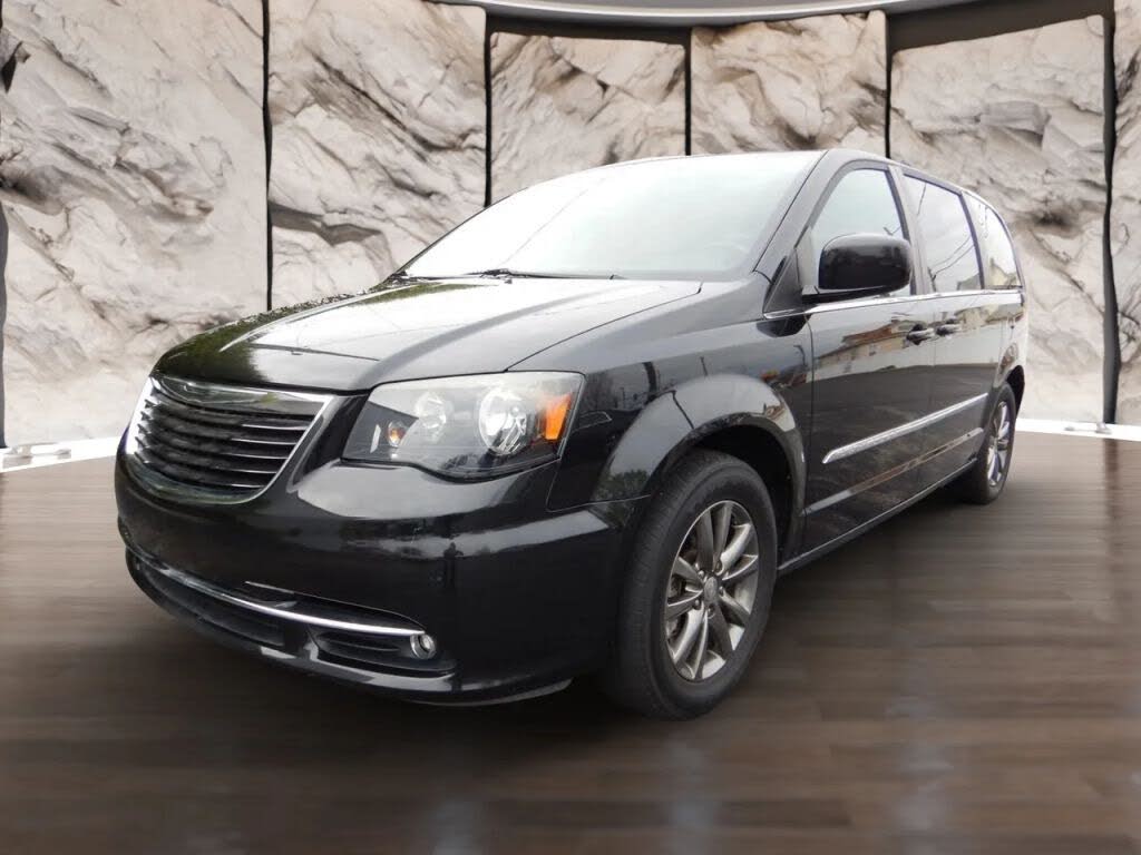 2015 Chrysler Town & Country S FWD