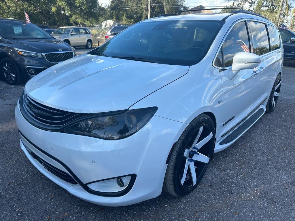 2017 Chrysler Pacifica Limited FWD