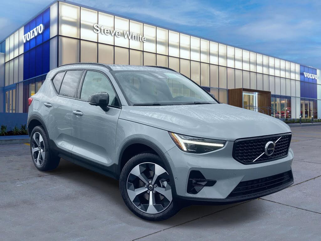 2026 Volvo XC40 B5 Plus AWD