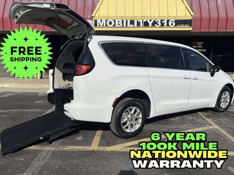 2024 Chrysler Voyager LX FWD