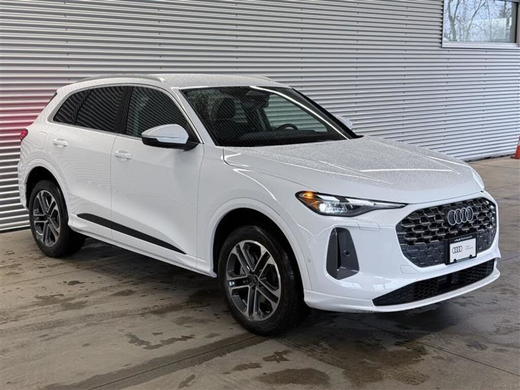 2025 Audi Q5 quattro Premium 40 TFSI