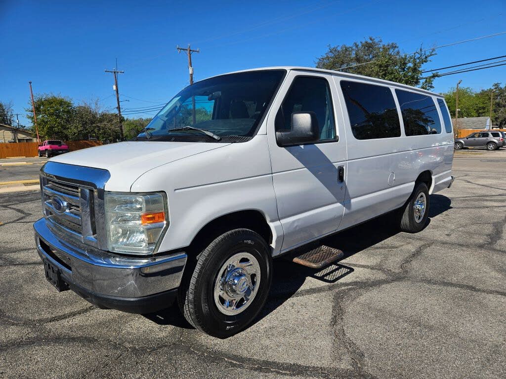 2011 Ford E-Series E-350 XLT Super Duty Extended Passenger Van
