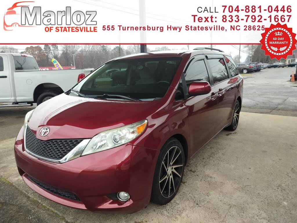 2015 Toyota Sienna LE 7-Passenger Auto Access Seat