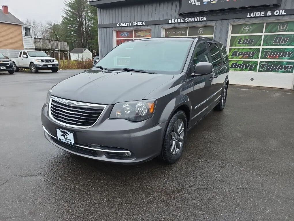 2016 Chrysler Town & Country S FWD