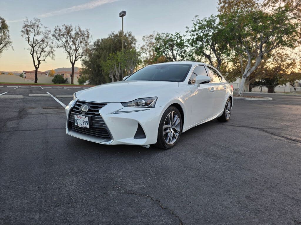 2018 Lexus IS 300 RWD