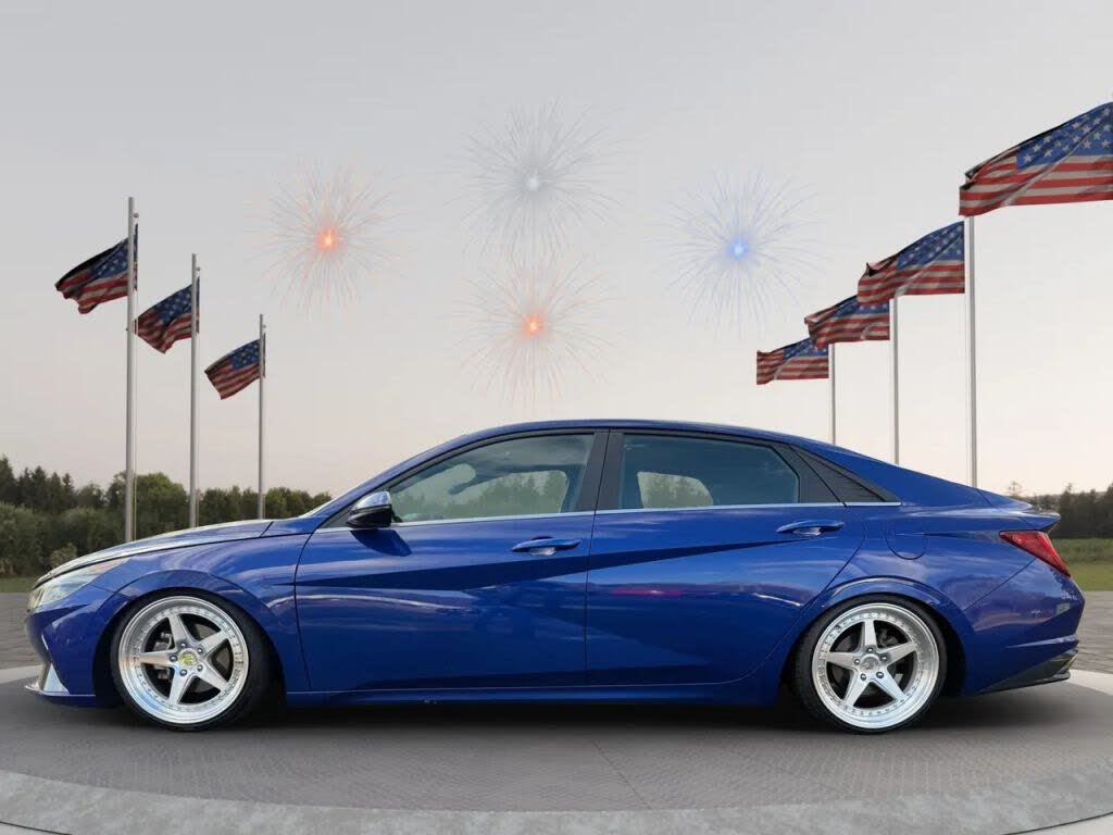 2022 Hyundai Elantra SEL FWD