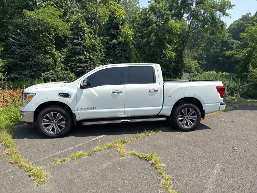 2017 Nissan Titan SV Crew Cab 4WD