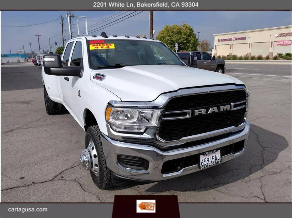 2024 RAM 3500 Tradesman Crew Cab LB DRW 4WD