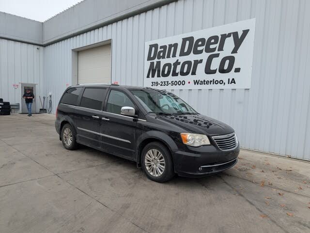 2013 Chrysler Town & Country Limited FWD