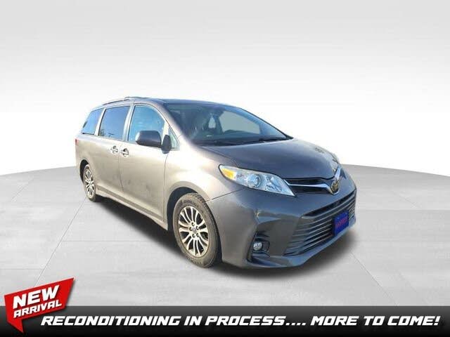 2019 Toyota Sienna XLE 7-Passenger FWD with Auto-Access Seat
