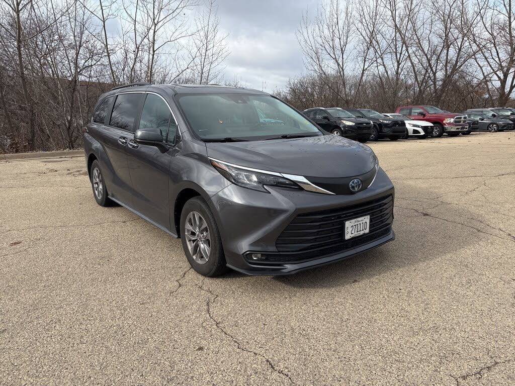 2025 Toyota Sienna XLE 7-Passenger FWD