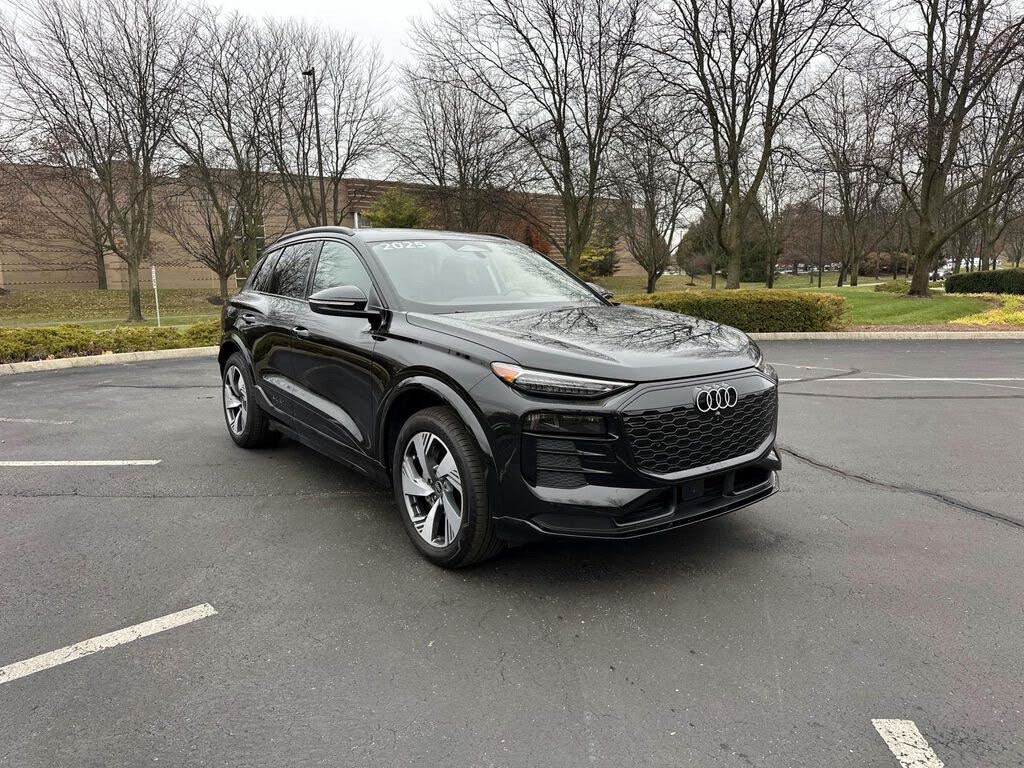 2025 Audi Q6 e-tron quattro Premium Plus