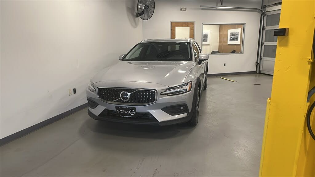 2025 Volvo V60 Cross Country B5 Plus AWD