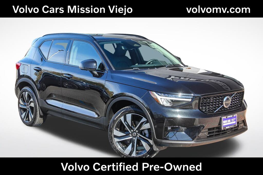 2025 Volvo XC40 B5 Plus Dark Theme AWD