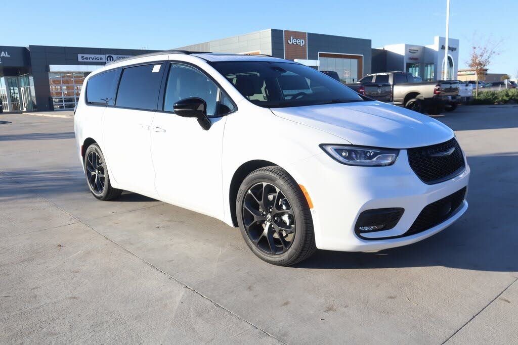 2026 Chrysler Pacifica Limited FWD