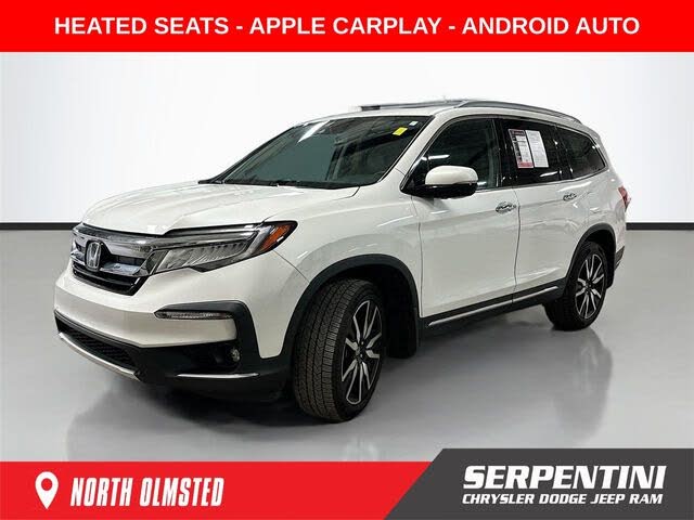 2022 Honda Pilot Touring AWD with Rear Captain's Chairs