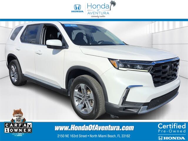 2023 Honda Pilot EX-L FWD with Captains Chairs