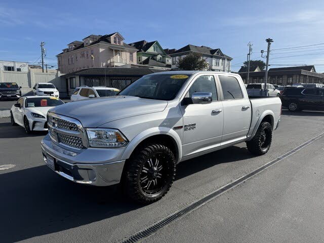 2017 RAM 1500 Laramie Crew Cab 4WD