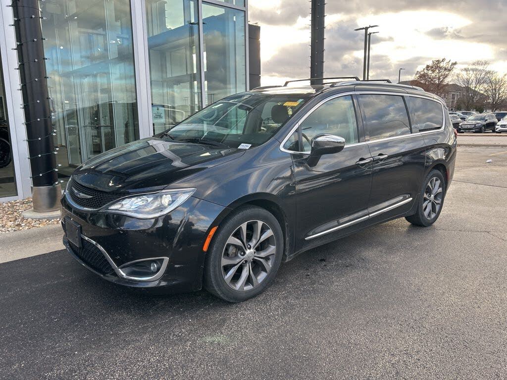 2017 Chrysler Pacifica Limited FWD