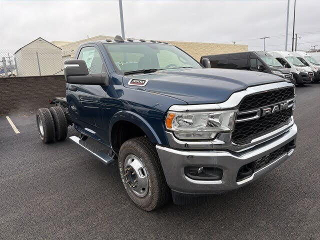 2024 RAM 3500 Chassis Tradesman Regular Cab DRW 4WD