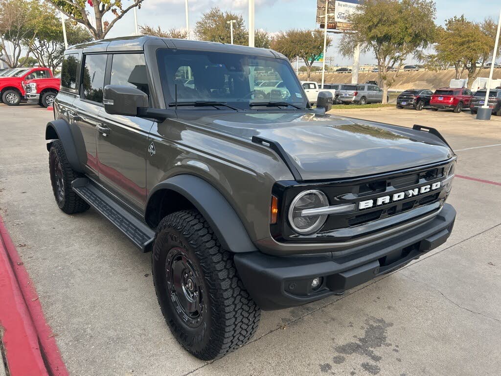 2025 Ford Bronco Outer Banks 4-Door 4WD