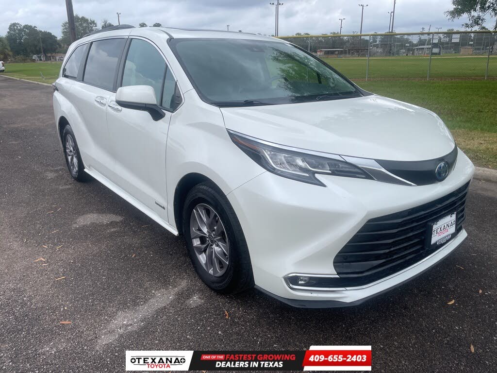 2021 Toyota Sienna XLE 7-Passenger FWD