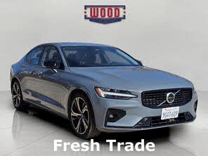 Volvo S60 B5 Plus Dark Theme AWD