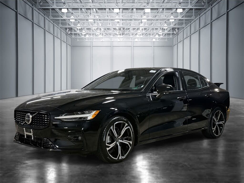 2024 Volvo S60 B5 Ultimate Dark Theme AWD