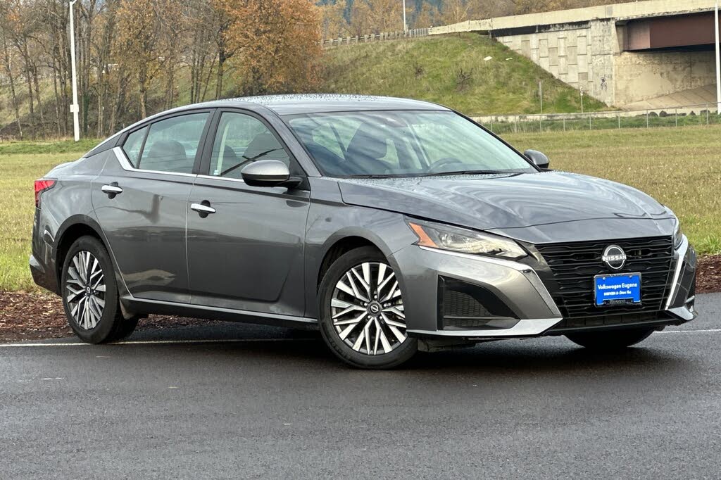 2023 Nissan Altima 2.5 SV FWD