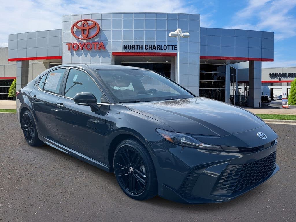 2025 Toyota Camry SE FWD