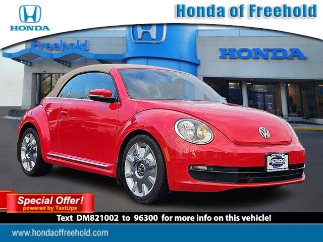 2013 Volkswagen Beetle 2.5L Convertible with Sound and Navigation