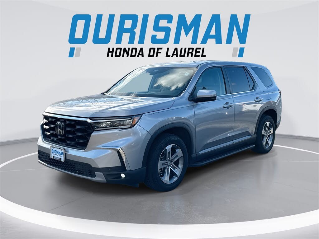 2023 Honda Pilot EX-L AWD with Captains Chairs