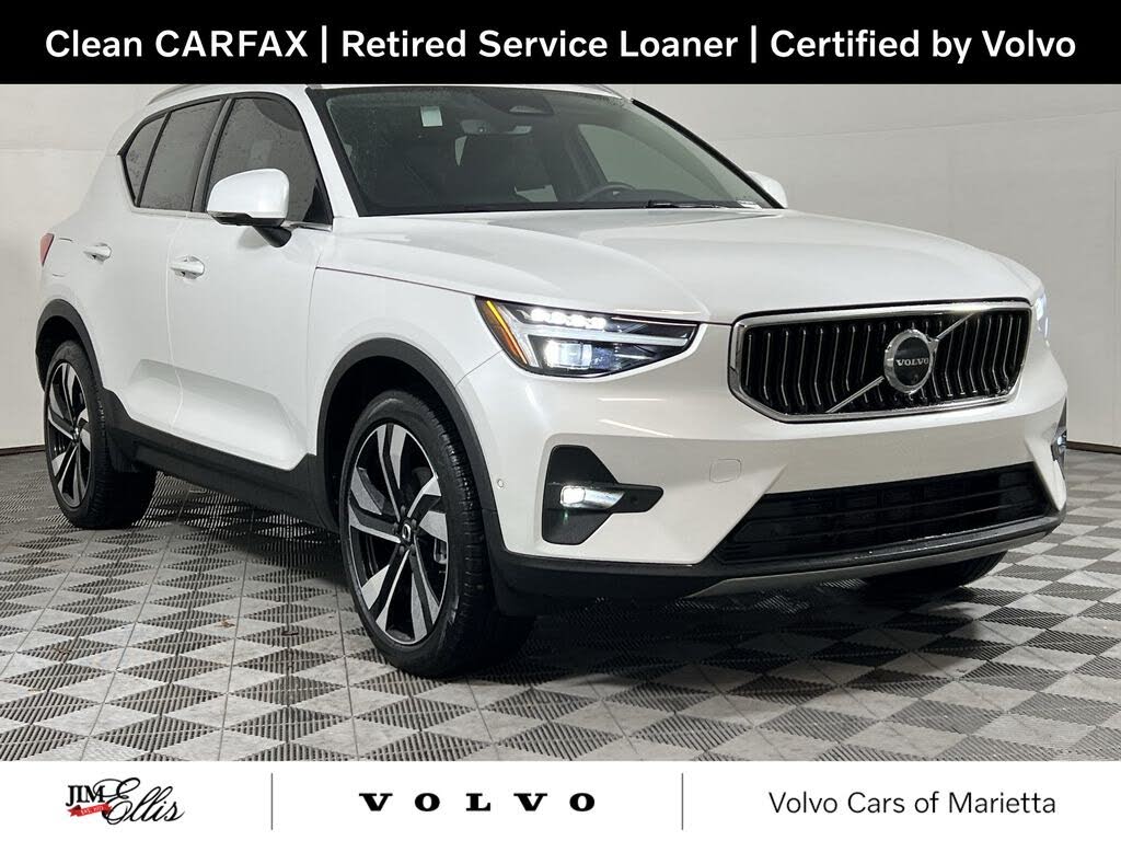 2025 Volvo XC40 B5 Ultra Bright Theme AWD